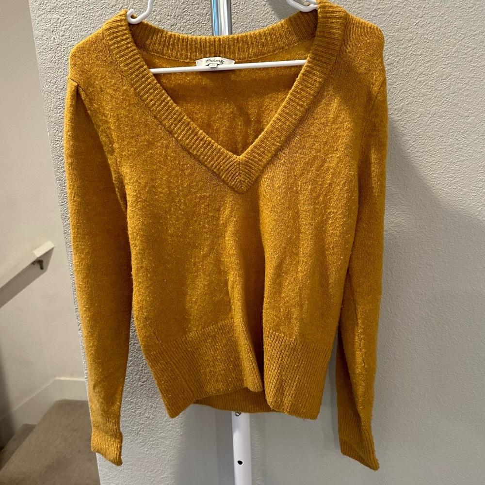 MADEWELL V-Neck Sweater Top in Rust Mustard Terracotta